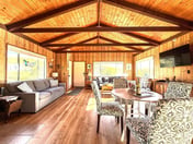 Cozy Coastal Cabin EV, fire pit King Bed