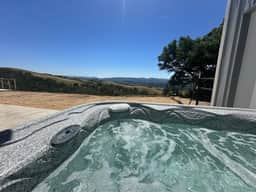 Vineyard Views | King Bed | Dog Friendly | Hot Tub - Image 3