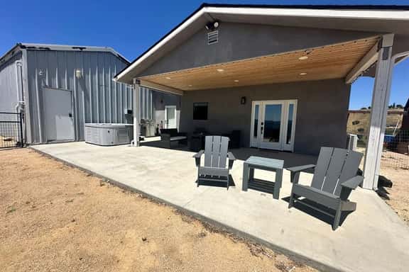 Vineyard Views | King Bed | Dog Friendly | Hot Tub - Image 1
