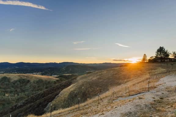 Vineyard Views | King Bed | Dog Friendly | Hot Tub - Image 4